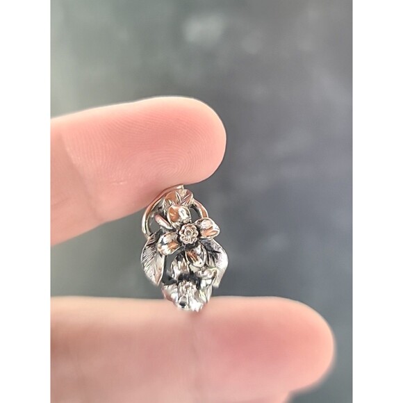 Avon Floral Silver Tone Metal Ring, Size 7 Costume Jewelry - Picture 2 of 10